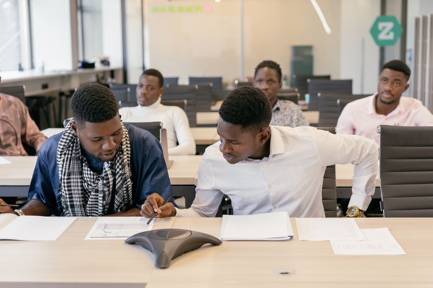 Delegates collaborating during a Klarheit training session